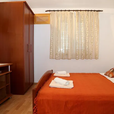 Apartman By The Sea Milna, Hvar - 22619 *